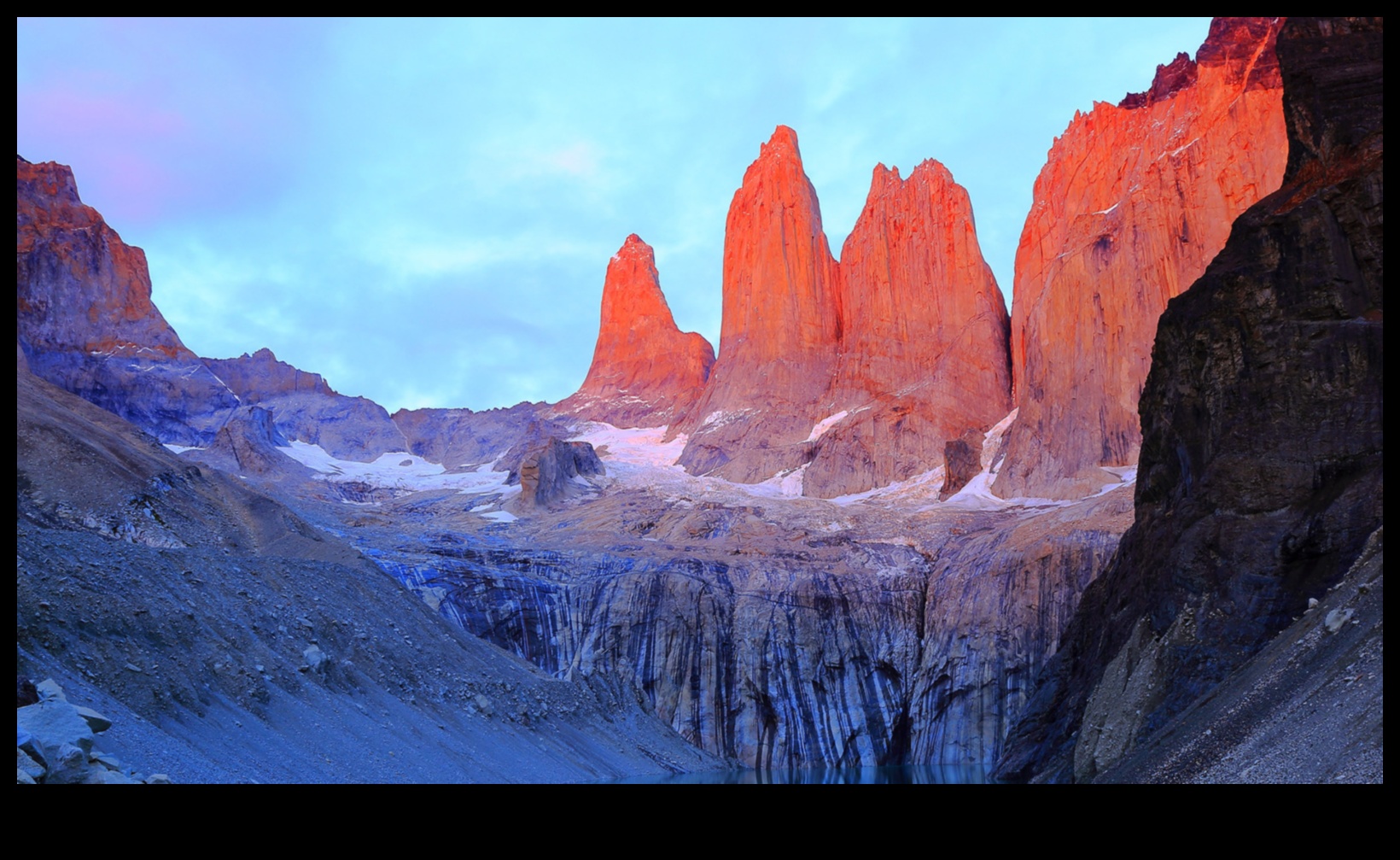 Explorarea peisajelor montane: vârfuri și văi