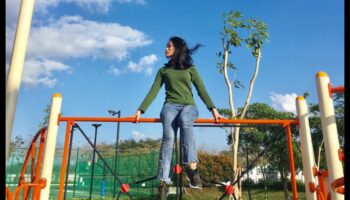 Jungle Gym Journeys: Antrenamente în aer liber în verdeață luxuriantă