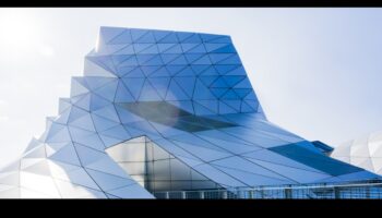 Design Fusion: Îmbinarea creativității și a tehnologiei în arhitectură