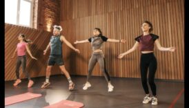 Încălzire dinamică de dans: Folosirea mișcărilor de dans pentru a vă pregăti pentru antrenamente intense